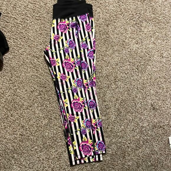 Betsey Johnson Active Cropped Leggings floral Stripes M - Picture 2 of 6